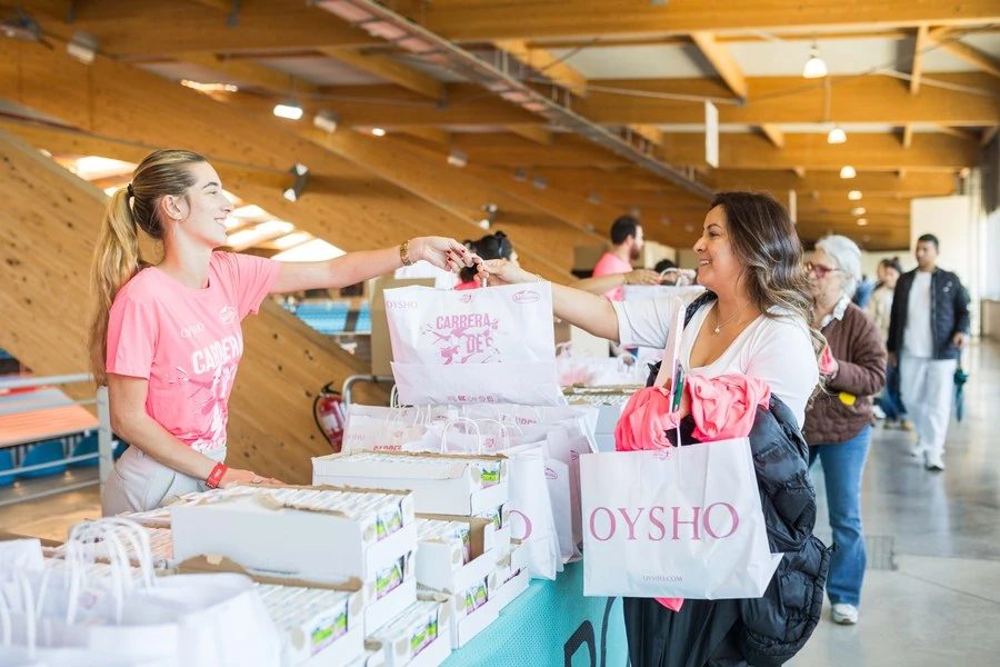 Feria de la Corredora de la Carrera de la Mujer de Zaragoza en el Palacio de Congresos