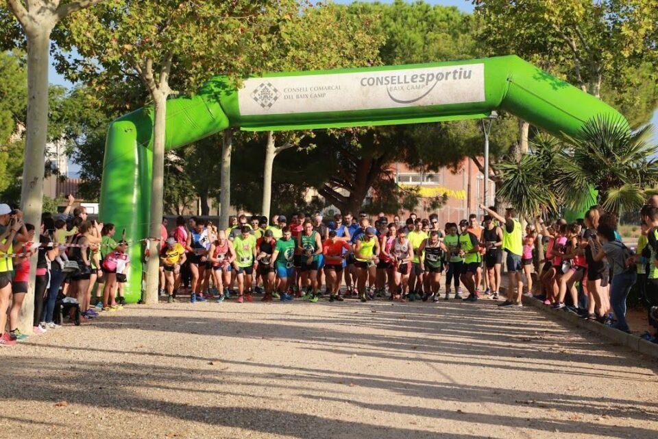 Corredores en la Marató per Relleus de Vinyols i els Arcs