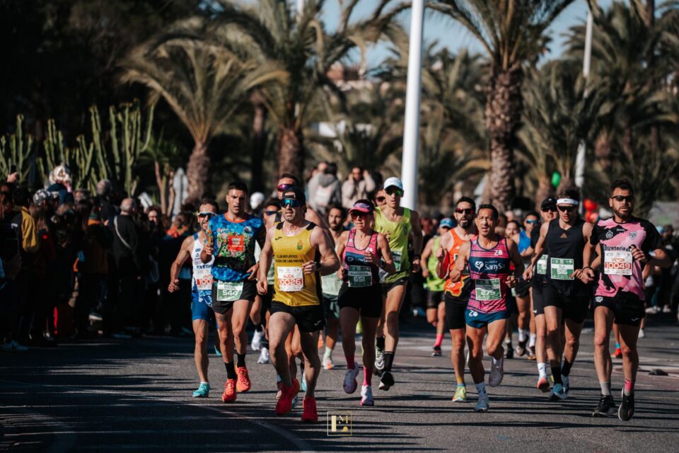 Corredores en la Media Maratón Ciudad de Elche