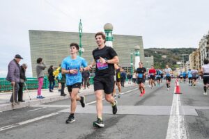 Corredores en el Zurich Maratón Donostia-San Sebastián